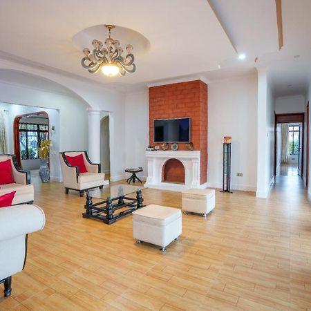 Sprunger Avenue - Tulia Homes モシ エクステリア 写真