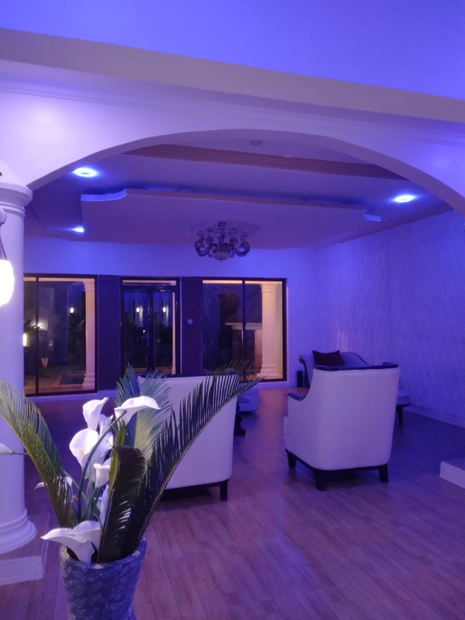 Sprunger Avenue - Tulia Homes モシ エクステリア 写真
