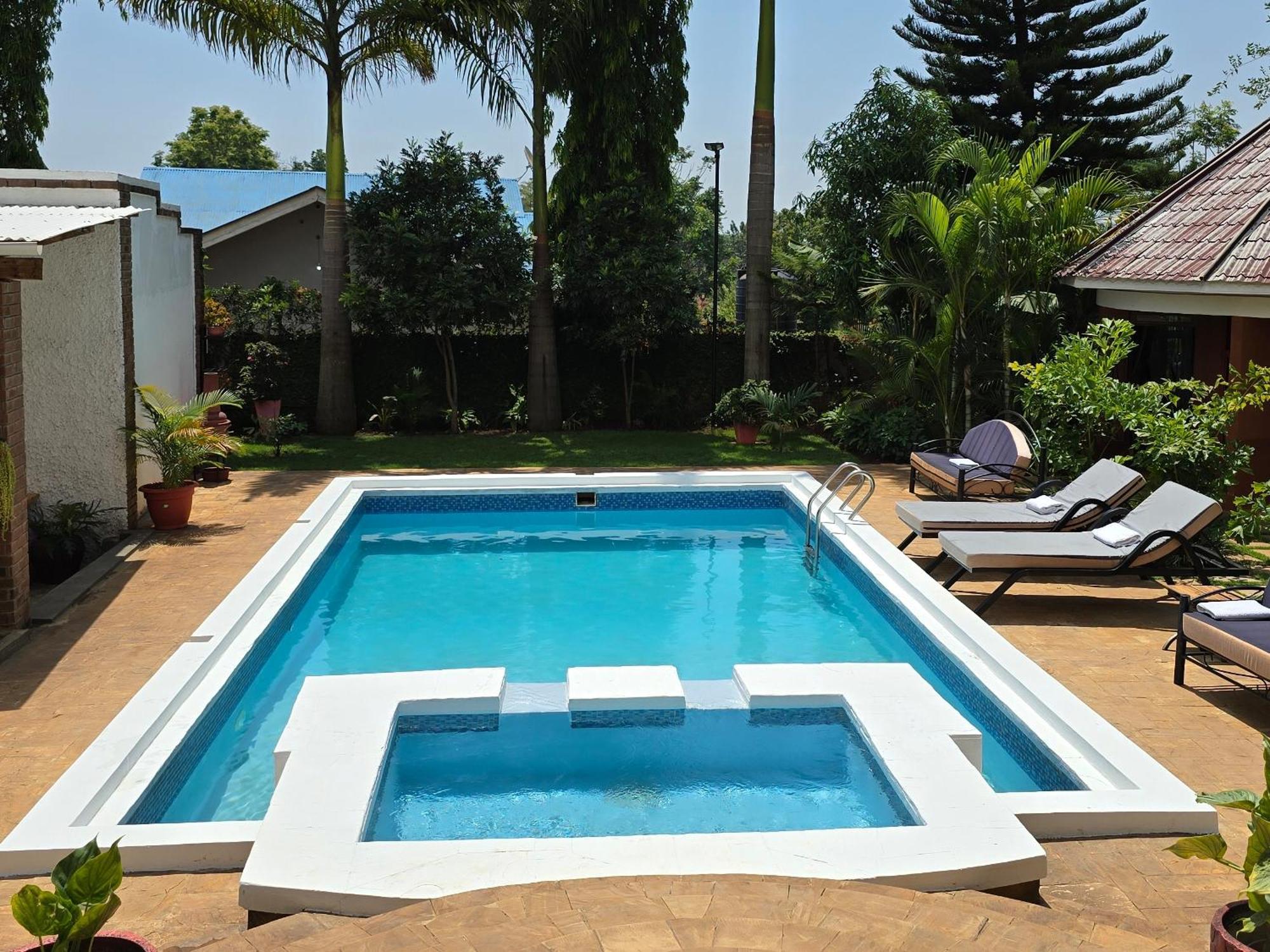 Sprunger Avenue - Tulia Homes モシ エクステリア 写真