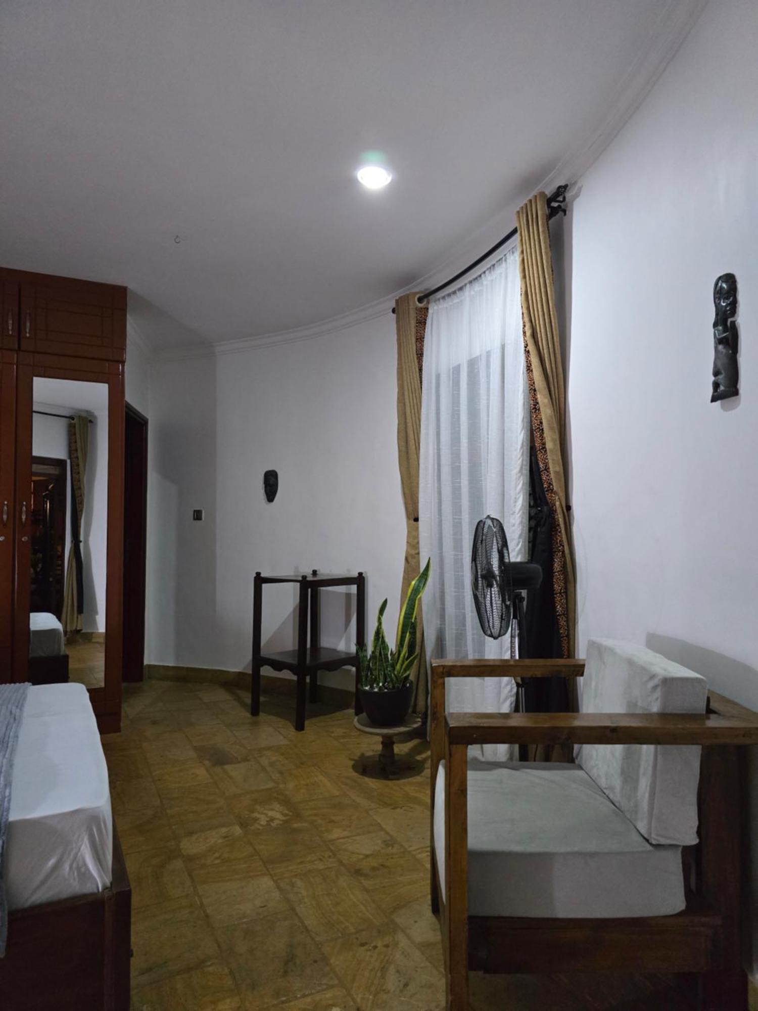 Sprunger Avenue - Tulia Homes モシ 部屋 写真
