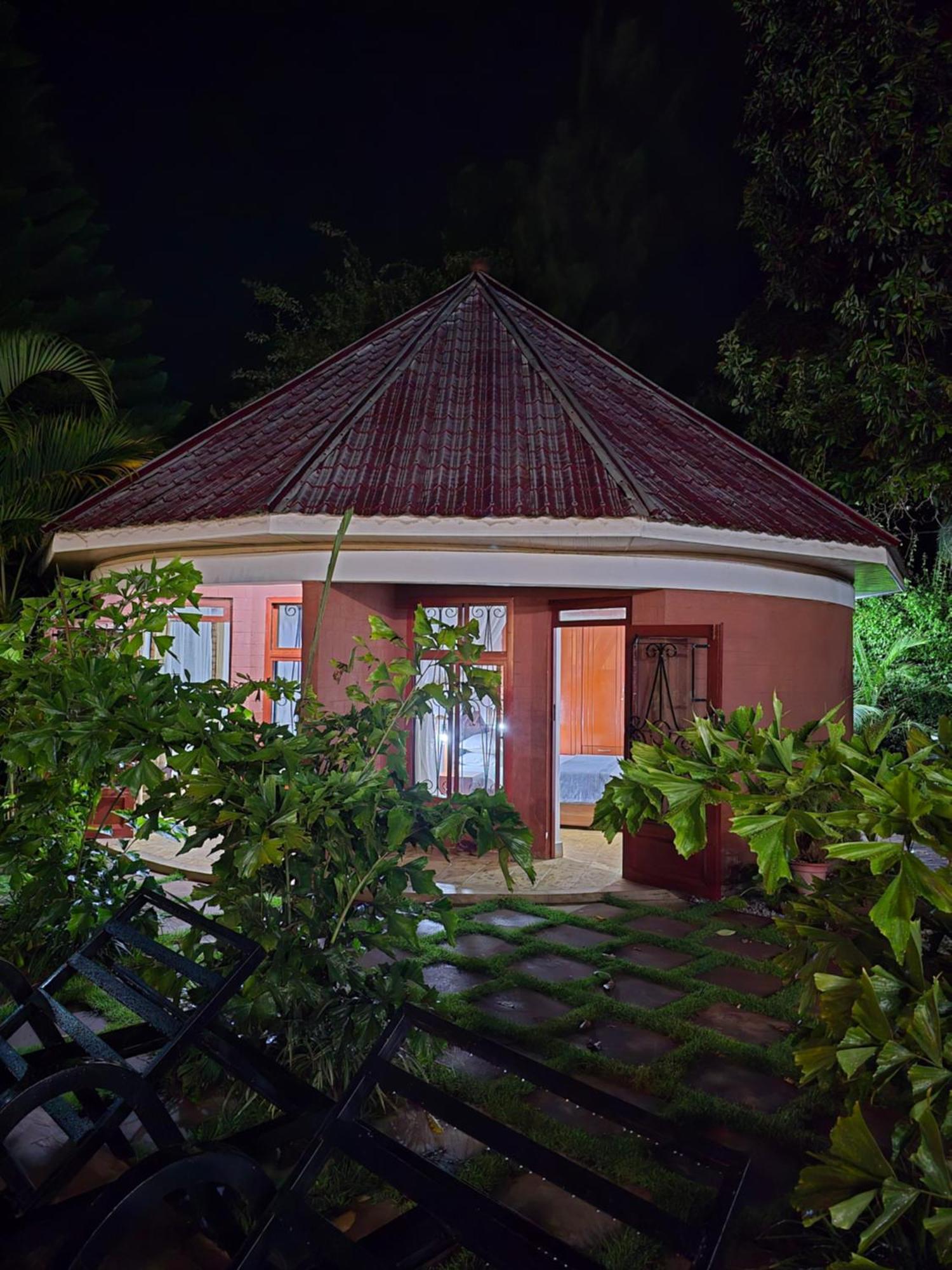 Sprunger Avenue - Tulia Homes モシ 部屋 写真