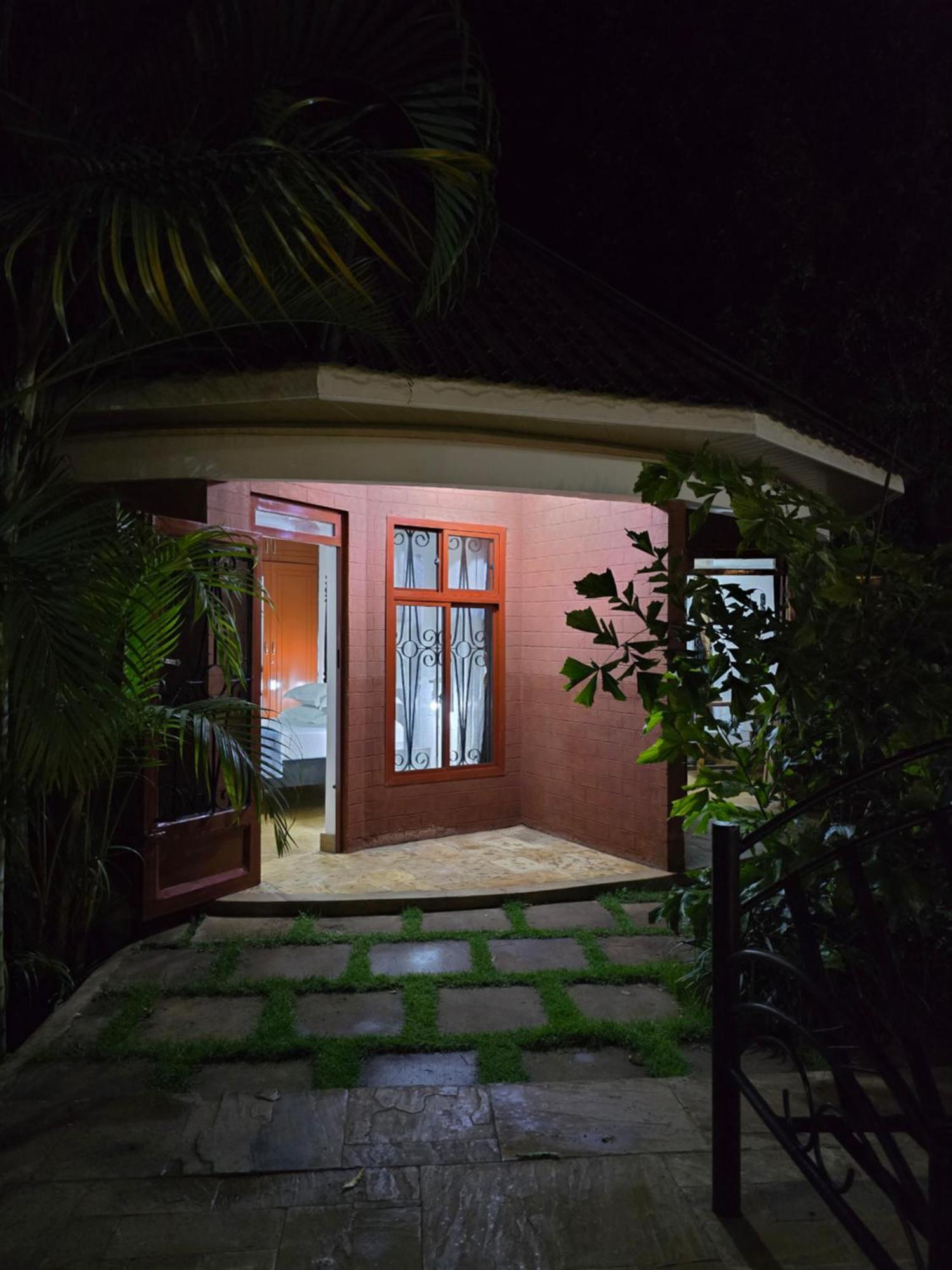 Sprunger Avenue - Tulia Homes モシ 部屋 写真